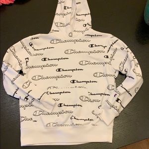 Adorable white champion sweatshirt